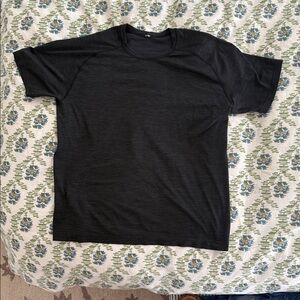 Lululemon men’s metal vent tech size XL black